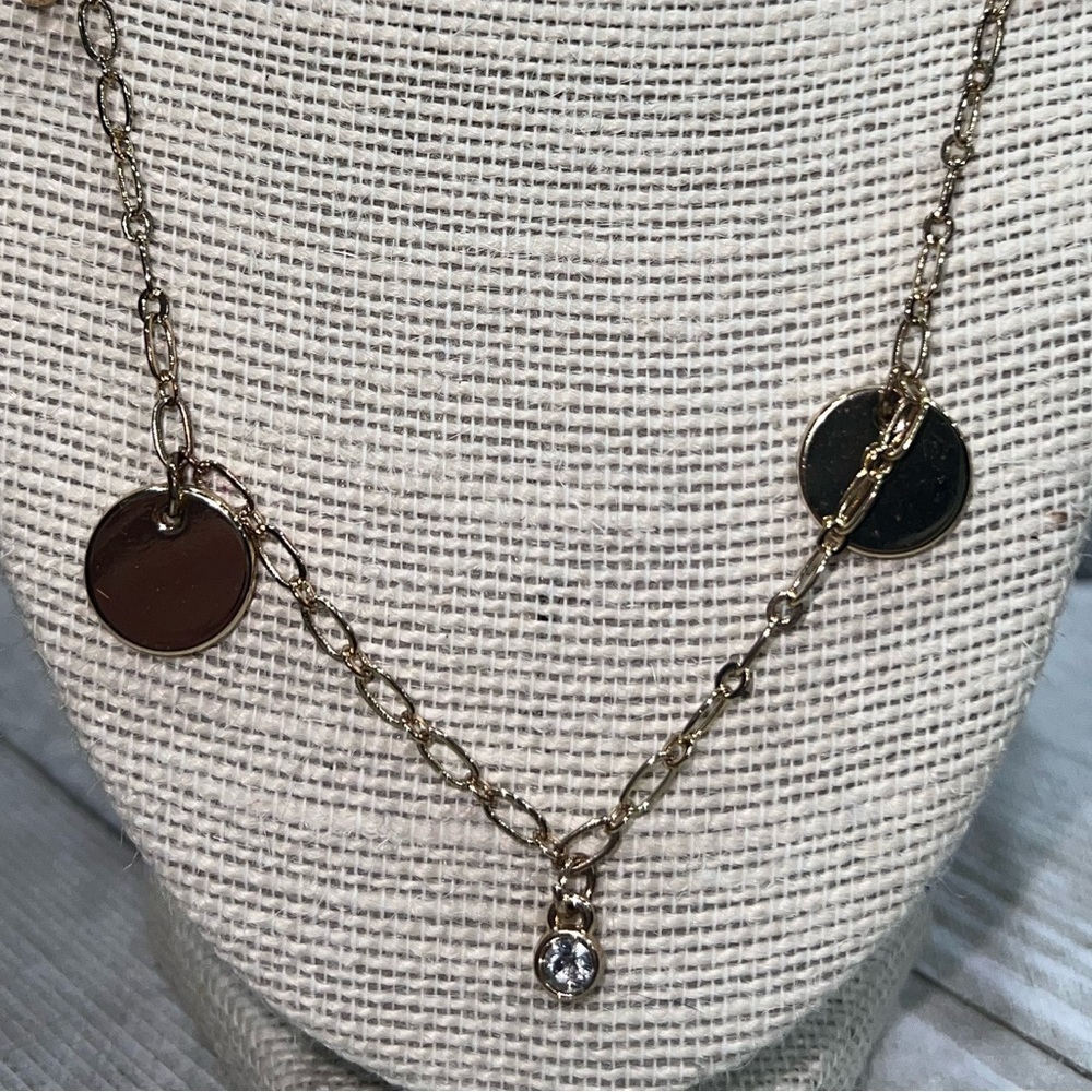 Gold small circle plate necklace - Picture 2 of 3